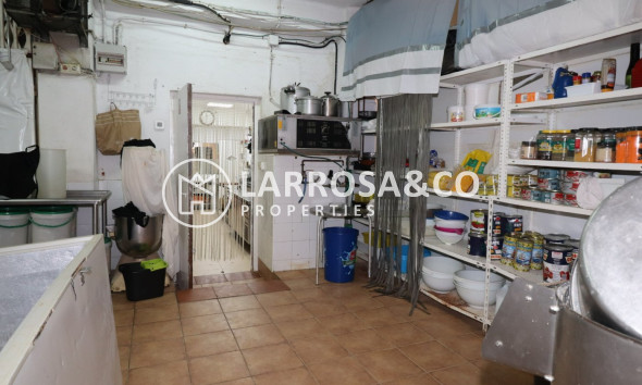 Herverkoop - Commercial space - Torrevieja - Playa del cura