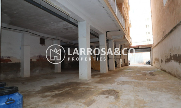 Herverkoop - Commercial space - Torrevieja - Playa del cura