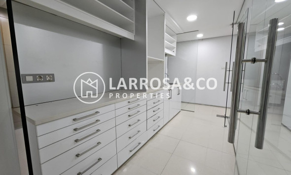 Resale - Apartment - Torrevieja - Centro