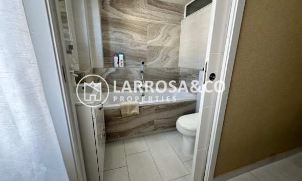 Resale - Apartment - Torrevieja - Paseo maritimo