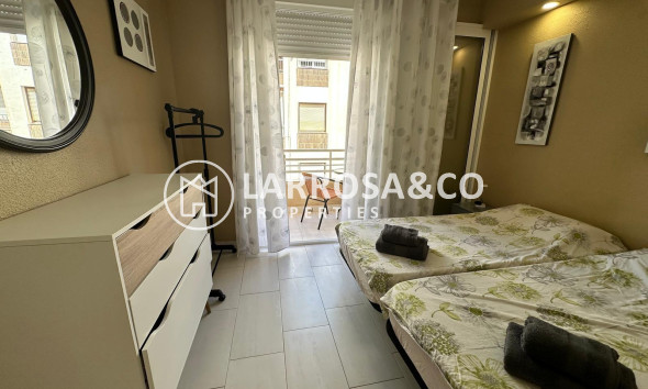 Resale - Apartment - Torrevieja - Paseo maritimo