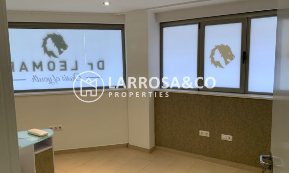 Herverkoop - Commercial space - Torrevieja - Centro