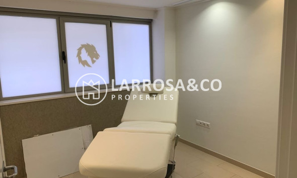 Herverkoop - Commercial space - Torrevieja - Centro