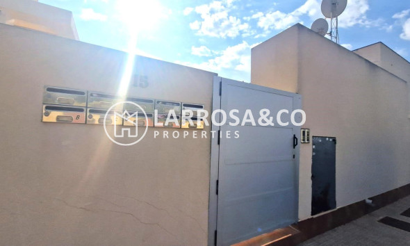 Resale - Semi-detached house - Los Montesinos - La Herrada