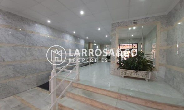 Resale - Apartment - Torrevieja - Playa del cura