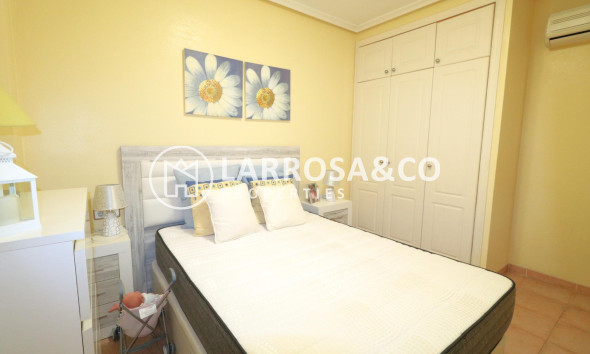 Resale - Apartment - Torrevieja - Acequion