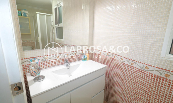 Resale - Apartment - Torrevieja - Acequion