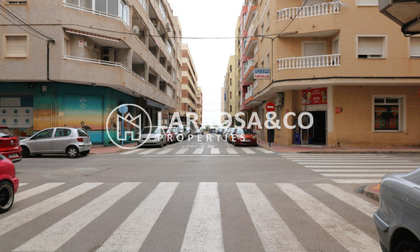 Resale - Apartment - Torrevieja - Acequion