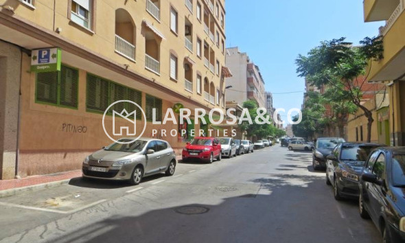 A Vendre - Commercial space - Torrevieja - Centro