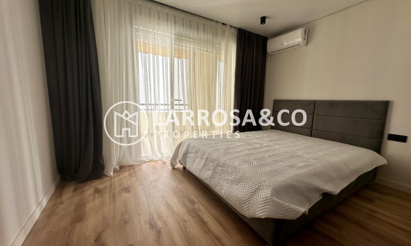 Herverkoop - Apartment - Torrevieja - Estacion de autobuses