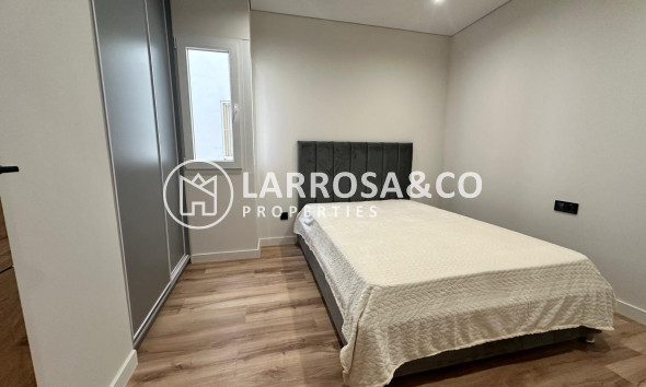 Herverkoop - Apartment - Torrevieja - Estacion de autobuses