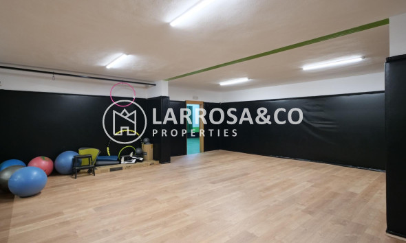 Resale - Commercial space - Almoradí