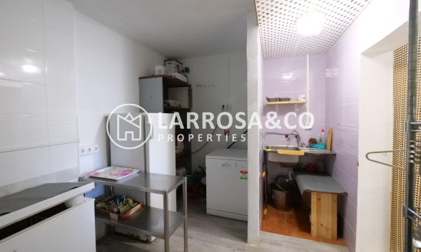 Resale - Commercial space - Almoradí