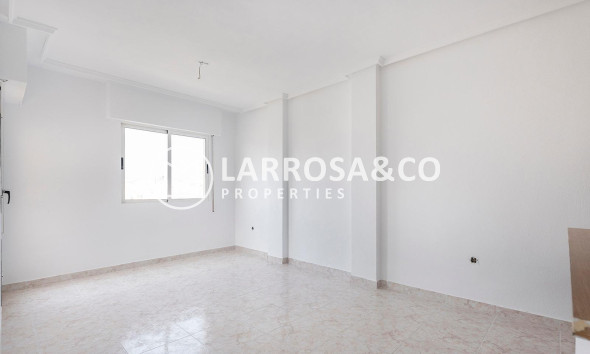 Resale - Apartment - Torrevieja - Estacion de autobuses