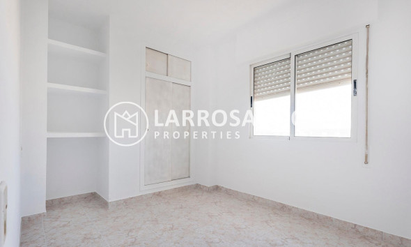 Resale - Apartment - Torrevieja - Estacion de autobuses