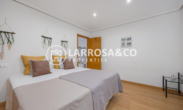 Resale - Apartment - Torrevieja - Centro