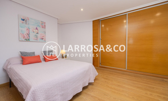 Resale - Apartment - Torrevieja - Centro