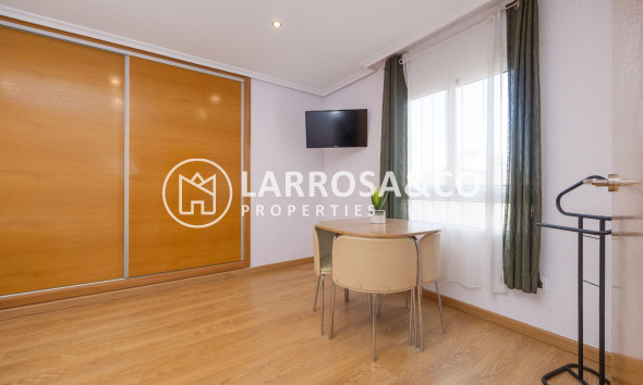 Resale - Apartment - Torrevieja - Centro