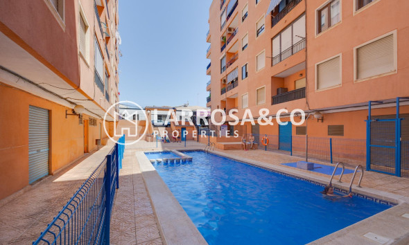 Resale - Apartment - Torrevieja - Centro