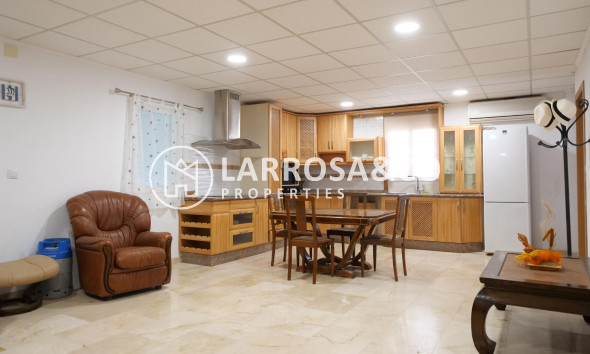 Resale - Commercial space - Almoradí