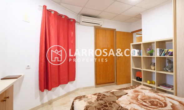 Resale - Commercial space - Almoradí