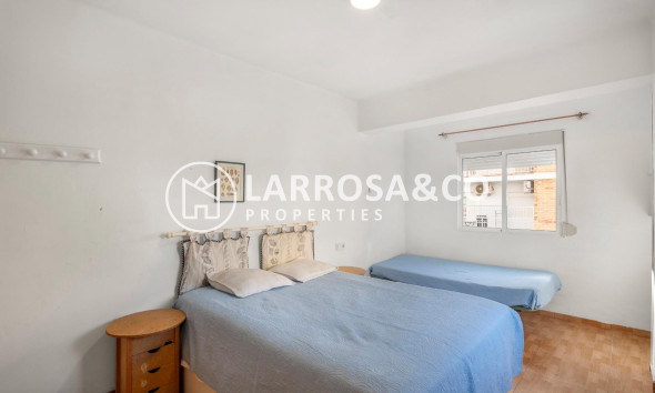 Resale - Apartment - Torrevieja - Estacion de autobuses