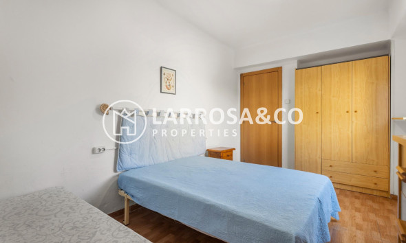 Resale - Apartment - Torrevieja - Estacion de autobuses