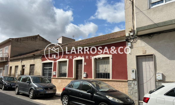 Reventa - Adosado - Dolores - CENTRO