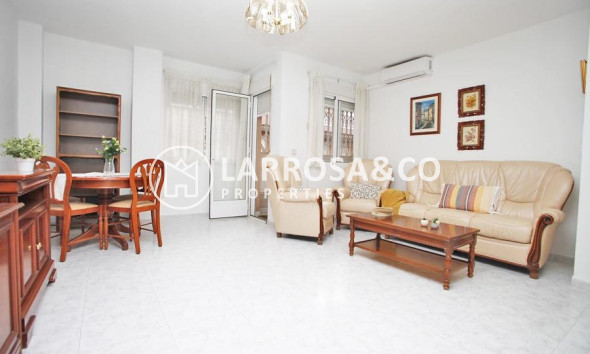 Resale - Apartment - Torrevieja - Playa del cura