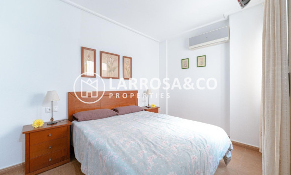 Resale - Apartment - Torrevieja - Playa del cura