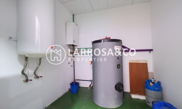 Resale - Commercial space - Almoradí