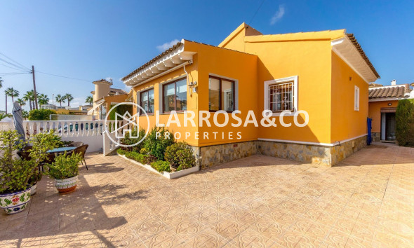 Herverkoop - Villa - Orihuela costa - Punta Prima