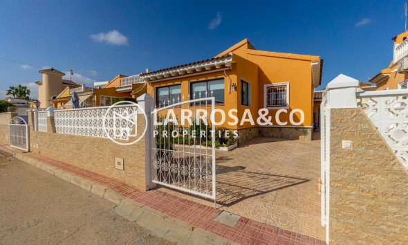 Herverkoop - Villa - Orihuela costa - Punta Prima