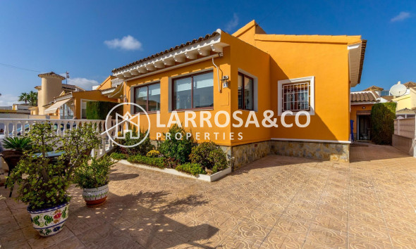 Herverkoop - Villa - Orihuela costa - Punta Prima