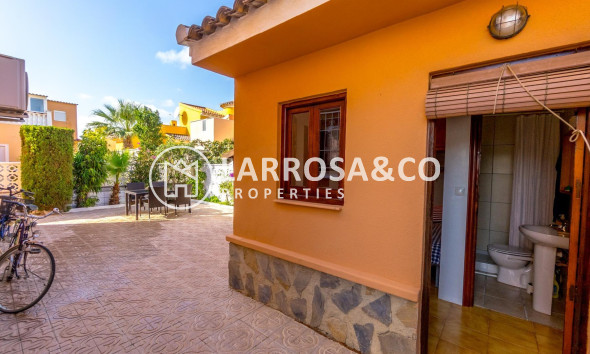 Herverkoop - Villa - Orihuela costa - Punta Prima