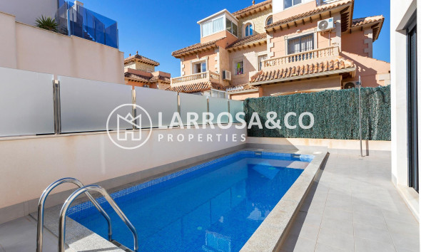 Herverkoop - Villa - Torrevieja - Sector 25