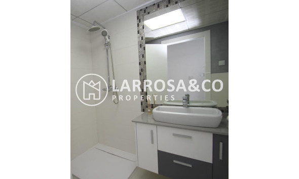 new-build-guardamar-del-segura-apartment-bathroom-2-ON20490602