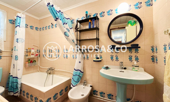 Resale - Ground floor apartment - Torrevieja - La Mata