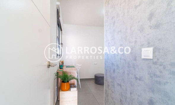 Resale - Apartment - Orihuela costa - Villamartin 