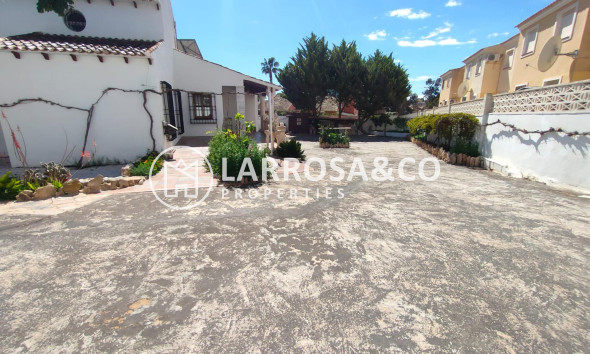 Herverkoop - Villa - Orihuela costa - Villamartin 