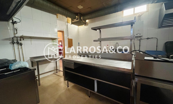 Herverkoop - Commercial space - Torrevieja - La Mata