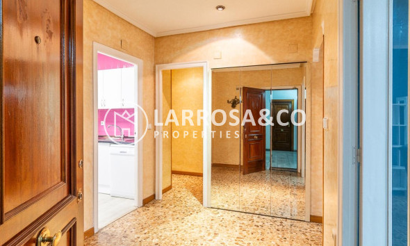 Resale - Apartment - Torrevieja - Centro