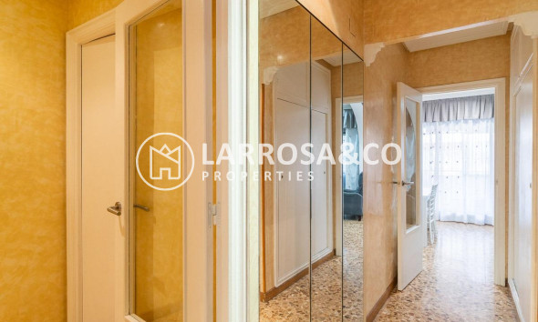 Resale - Apartment - Torrevieja - Centro
