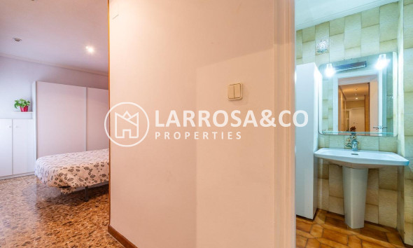 Resale - Apartment - Torrevieja - Centro