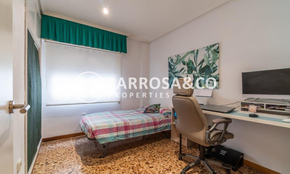 Resale - Apartment - Torrevieja - Centro