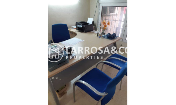 Resale - Commercial space - Torrevieja - Playa del cura