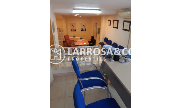 Resale - Commercial space - Torrevieja - Playa del cura