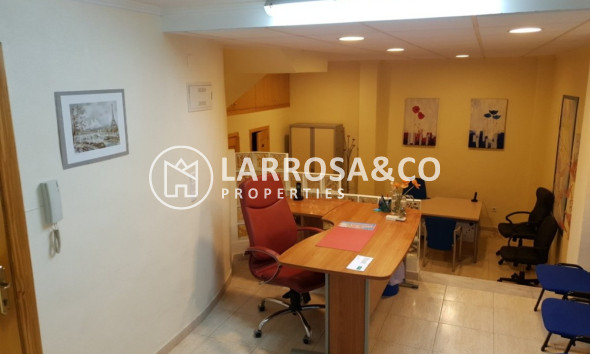Resale - Commercial space - Torrevieja - Playa del cura