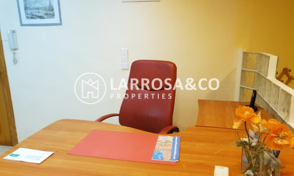 Resale - Commercial space - Torrevieja - Playa del cura