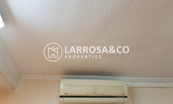 Resale - Commercial space - Torrevieja - Playa del cura